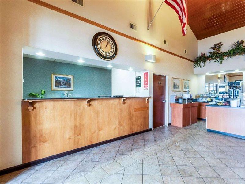Econo Lodge Inn & Suites Middletown Екстер'єр фото