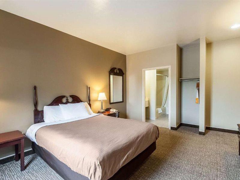 Econo Lodge Inn & Suites Middletown Екстер'єр фото