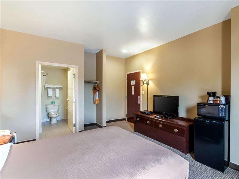Econo Lodge Inn & Suites Middletown Екстер'єр фото