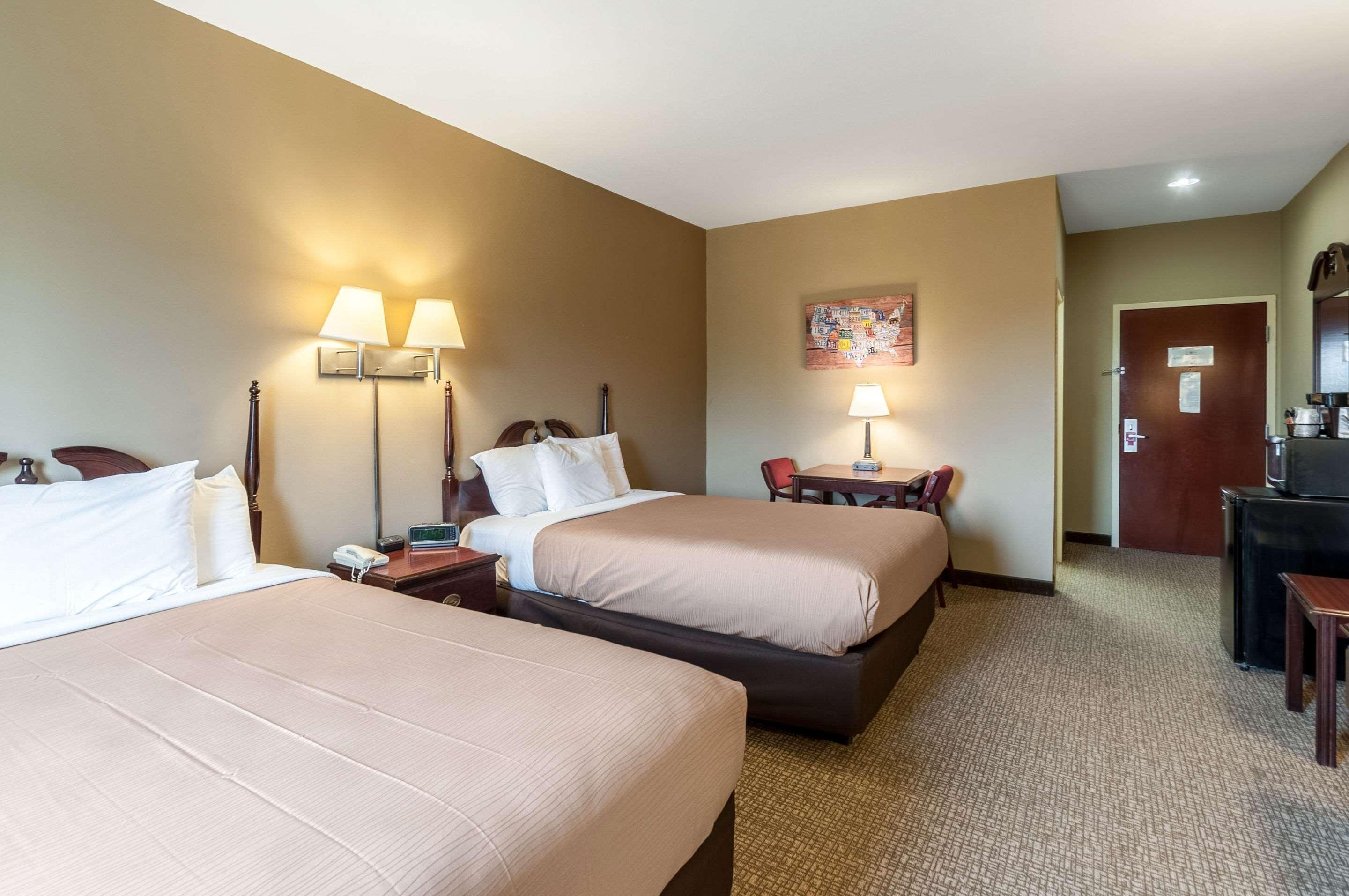 Econo Lodge Inn & Suites Middletown Екстер'єр фото