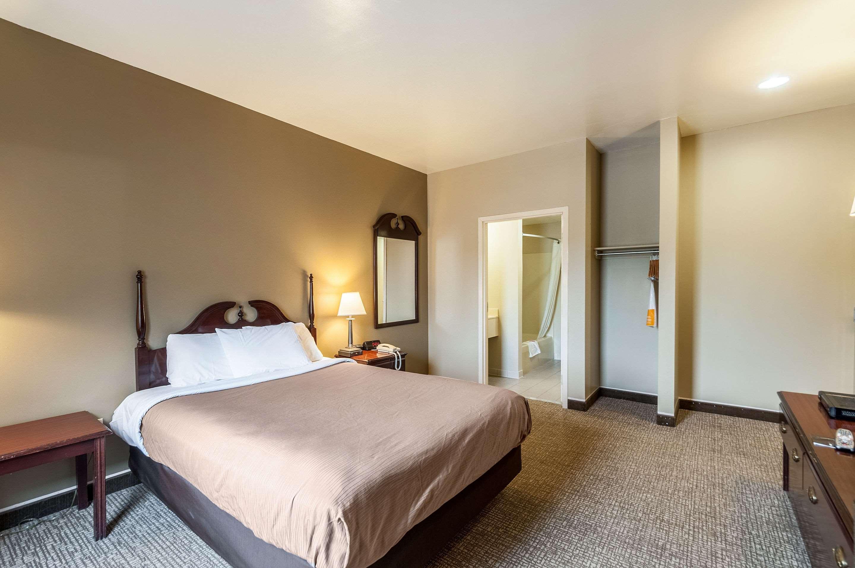 Econo Lodge Inn & Suites Middletown Екстер'єр фото