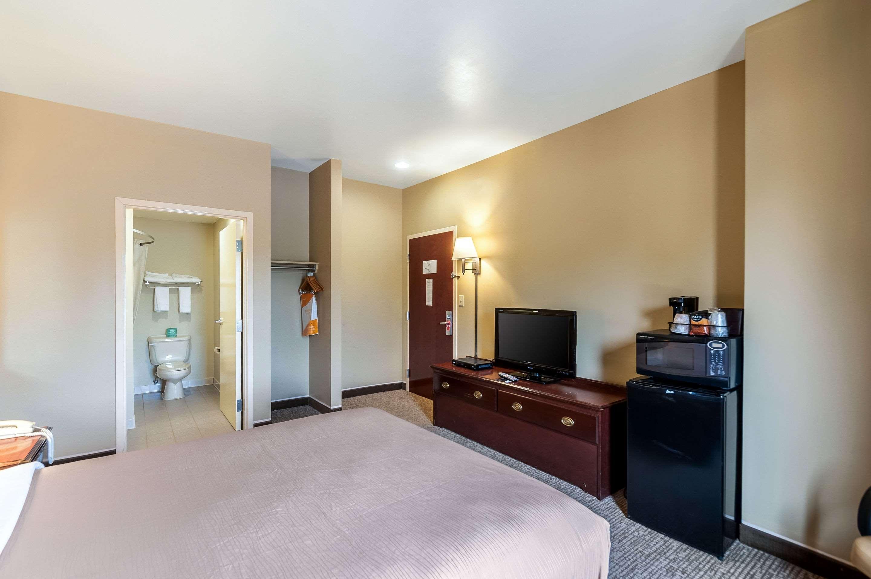 Econo Lodge Inn & Suites Middletown Екстер'єр фото