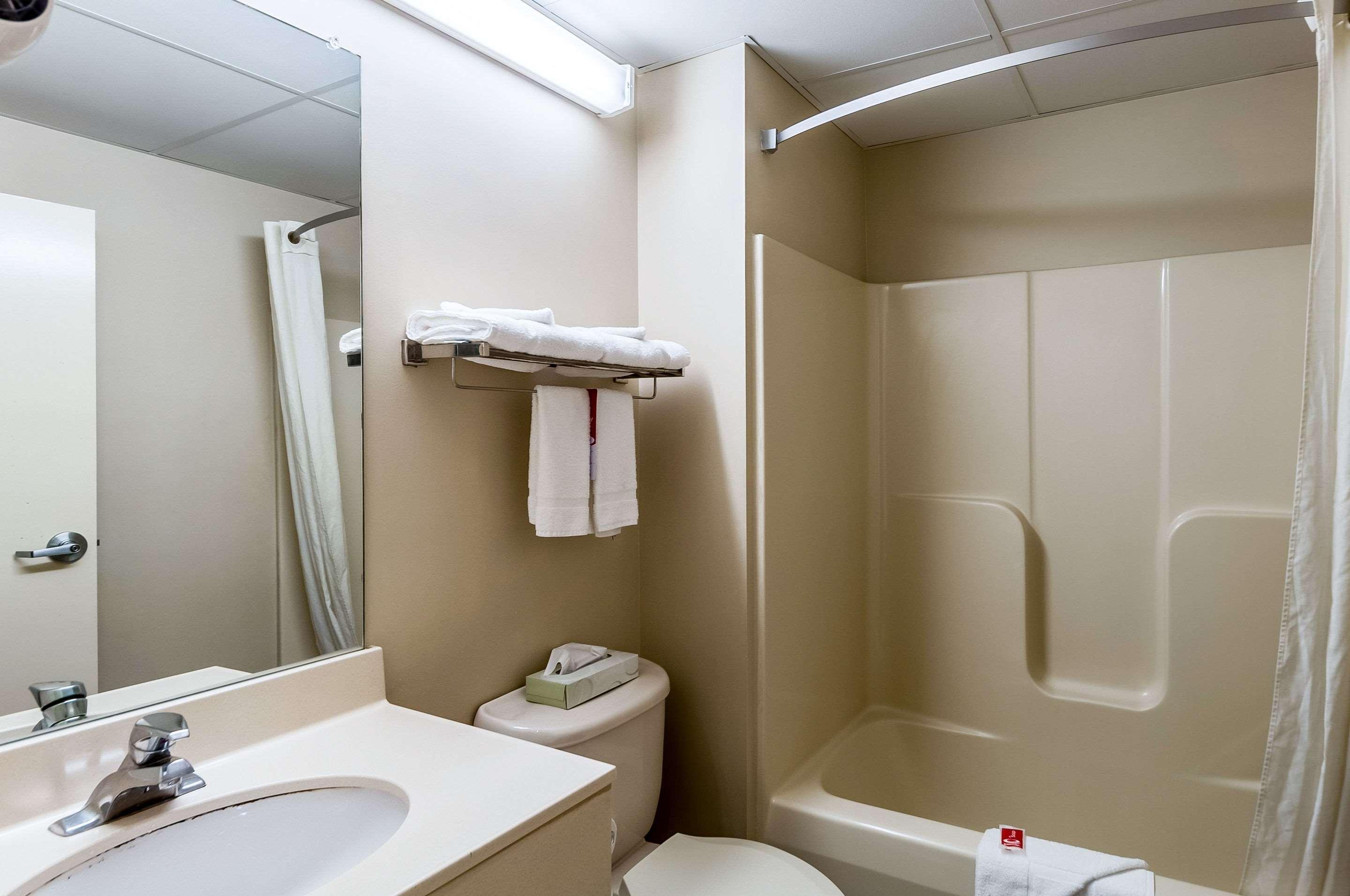 Econo Lodge Inn & Suites Middletown Екстер'єр фото