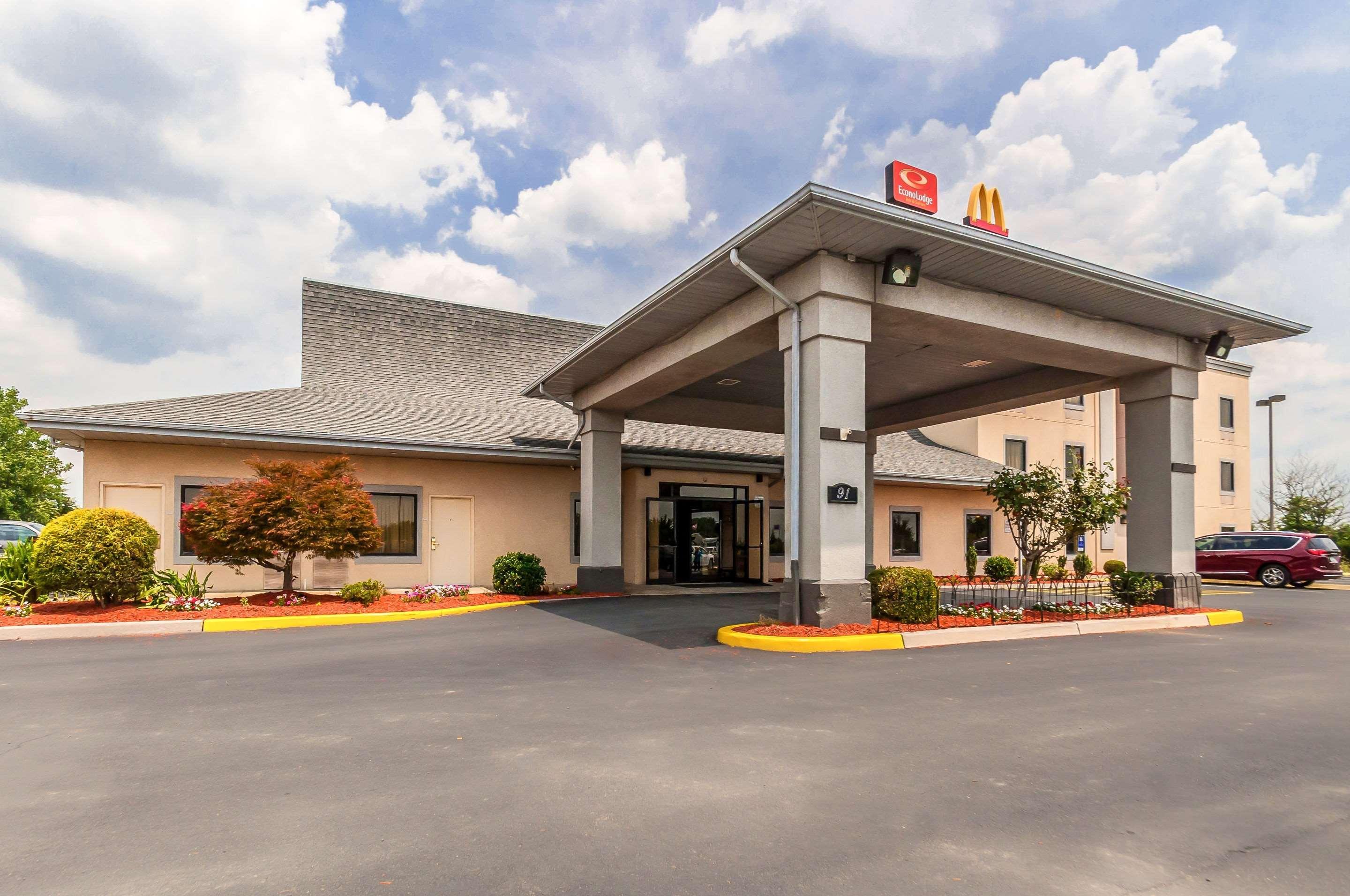 Econo Lodge Inn & Suites Middletown Екстер'єр фото