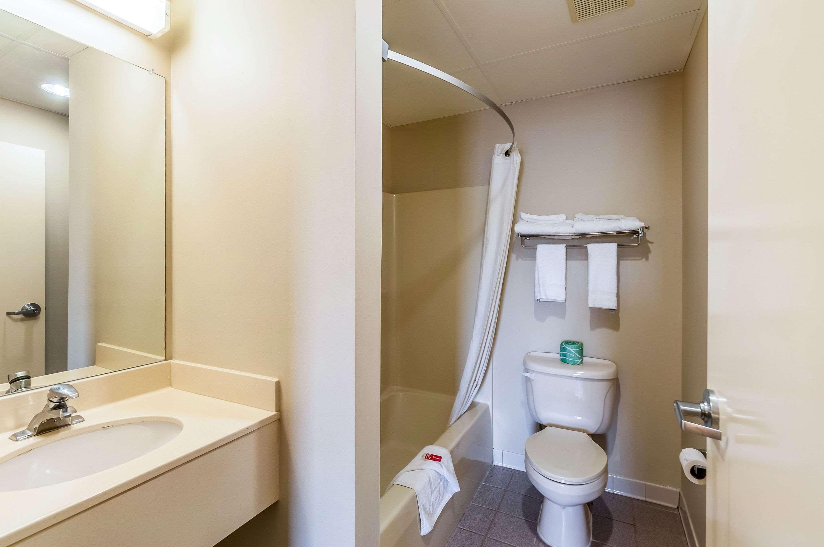 Econo Lodge Inn & Suites Middletown Екстер'єр фото