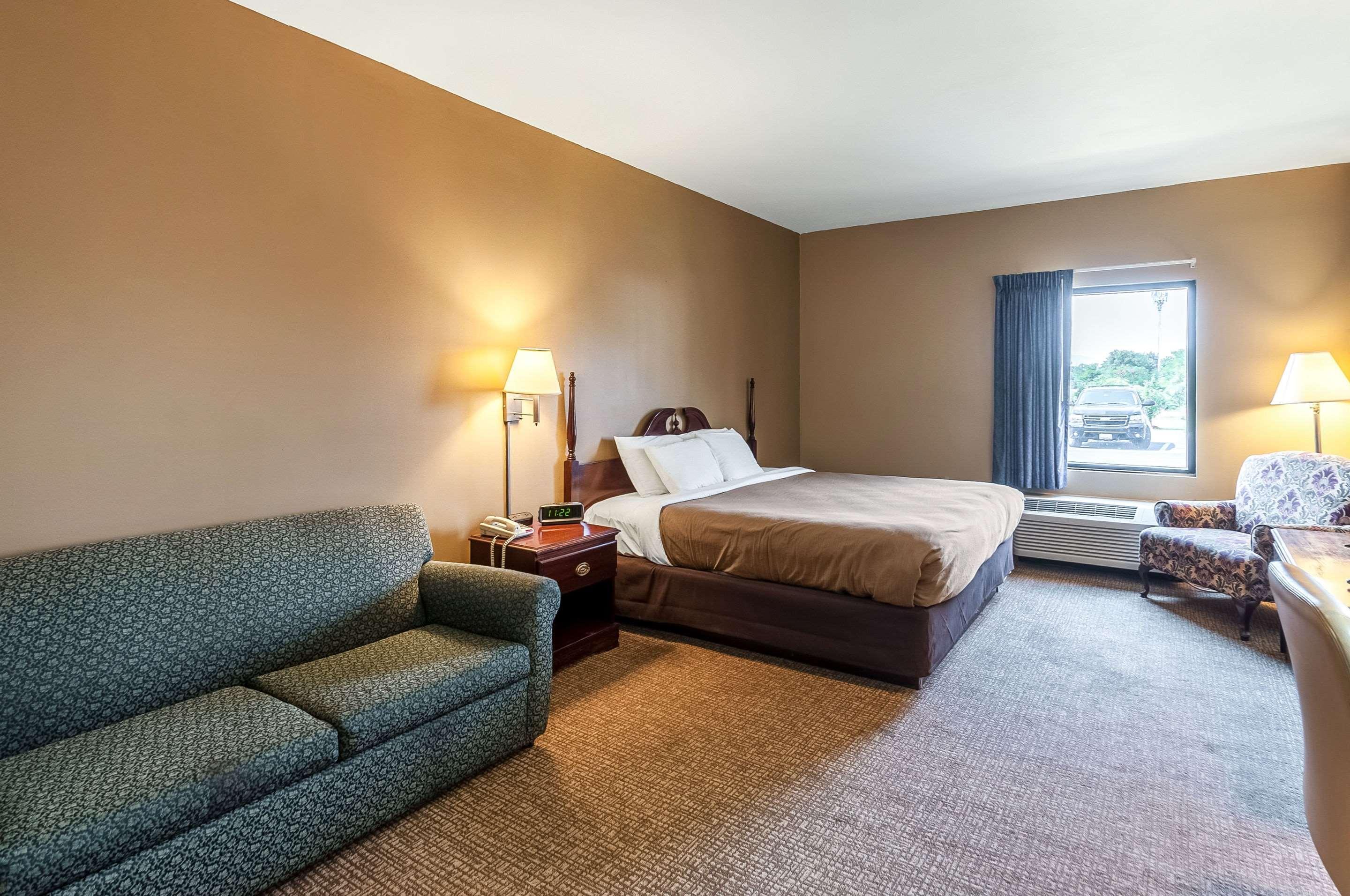 Econo Lodge Inn & Suites Middletown Екстер'єр фото