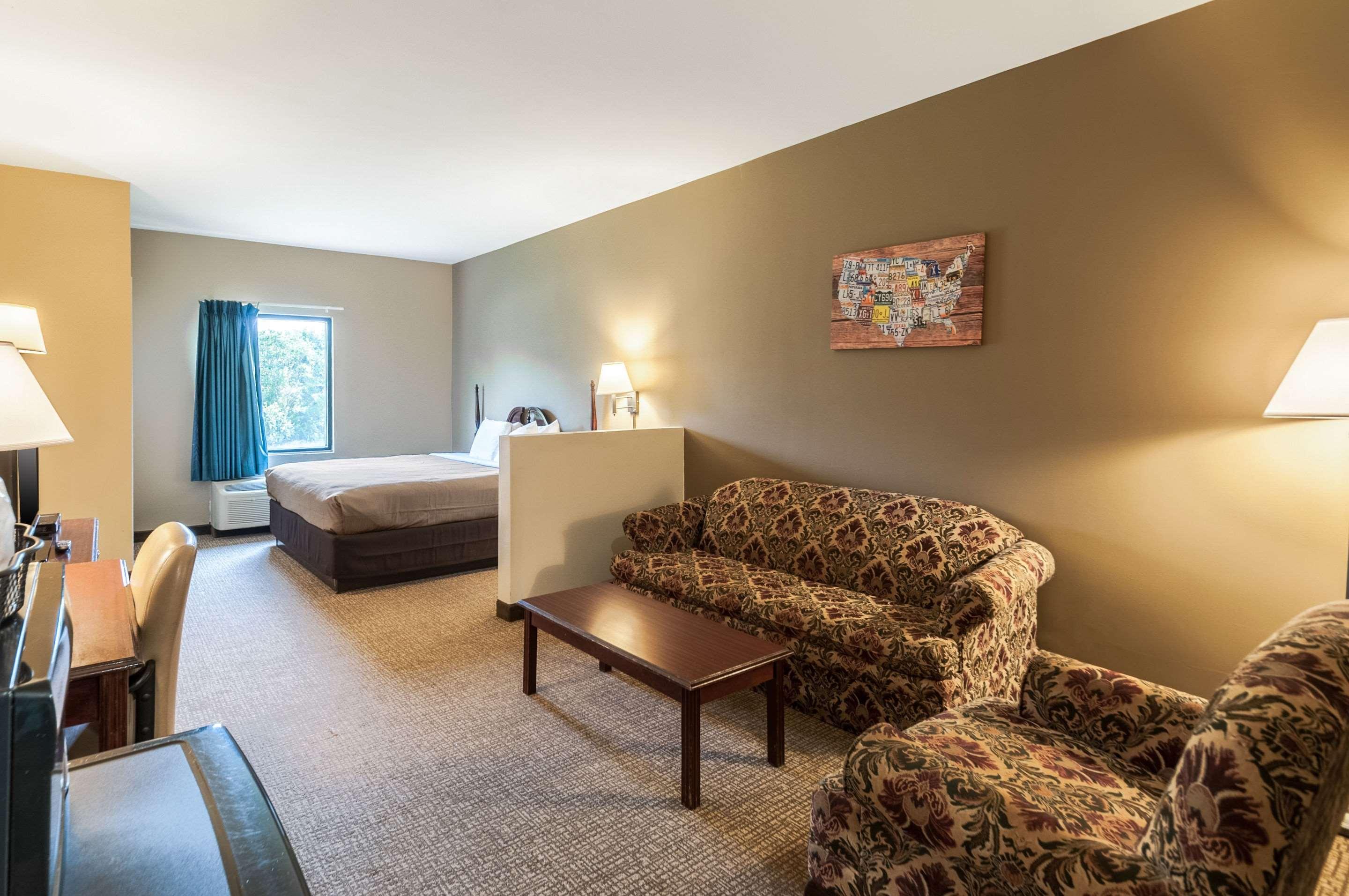 Econo Lodge Inn & Suites Middletown Екстер'єр фото