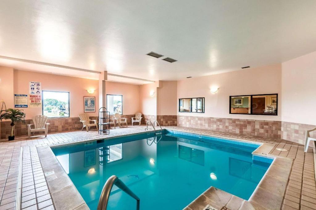 Econo Lodge Inn & Suites Middletown Екстер'єр фото